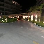 Beachfront Penthouse Spacious, Gym, Pool, 6Ppl