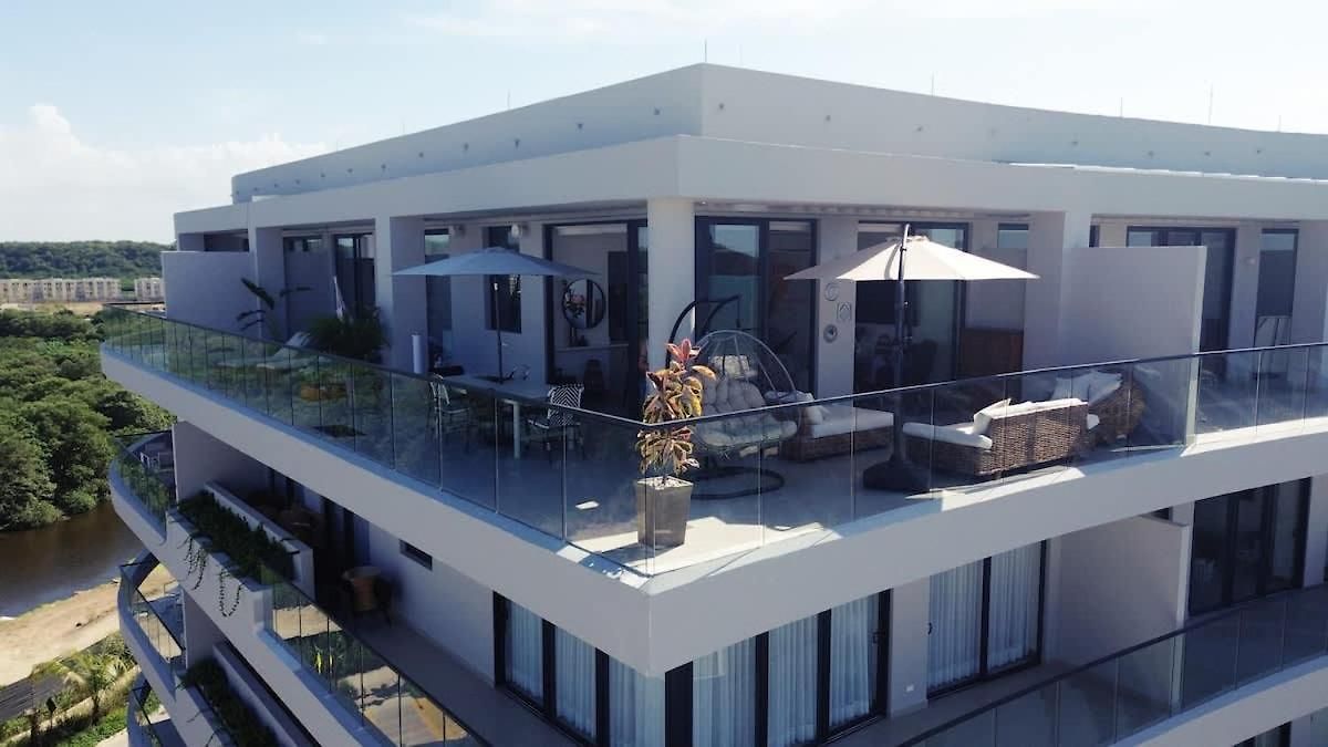 Beachfront Penthouse Spacious, Gym, Pool, 6ppl