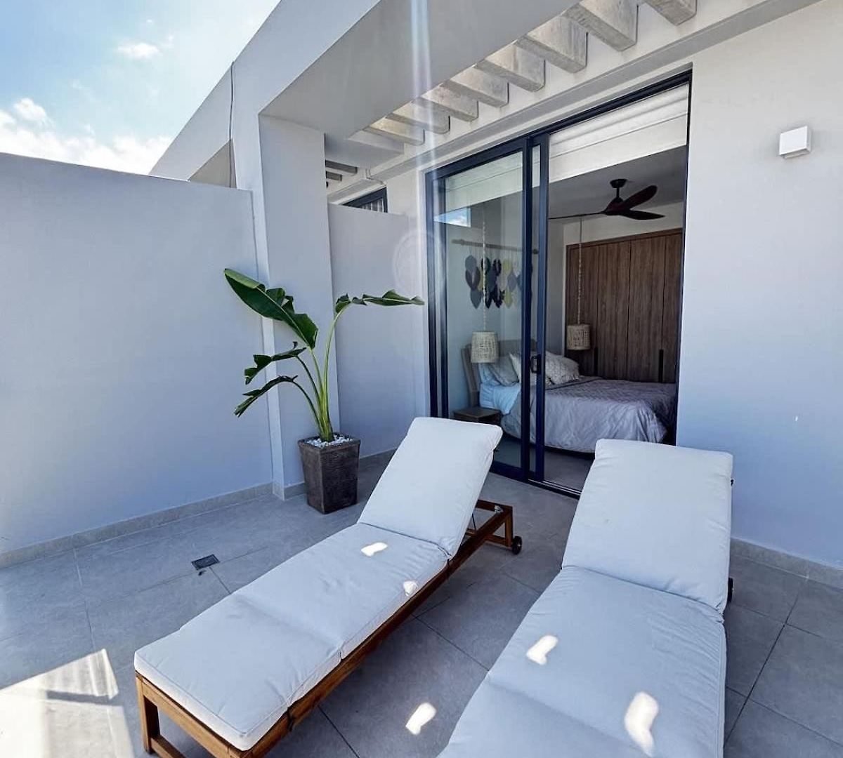 Beachfront Penthouse Spacious, Gym, Pool, 6ppl *