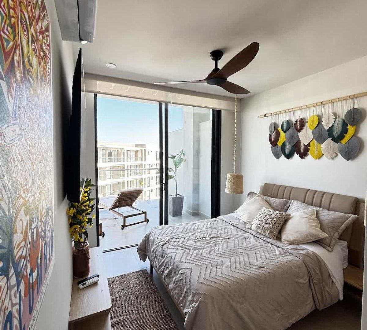 Beachfront Penthouse Spacious, Gym, Pool, 6ppl *