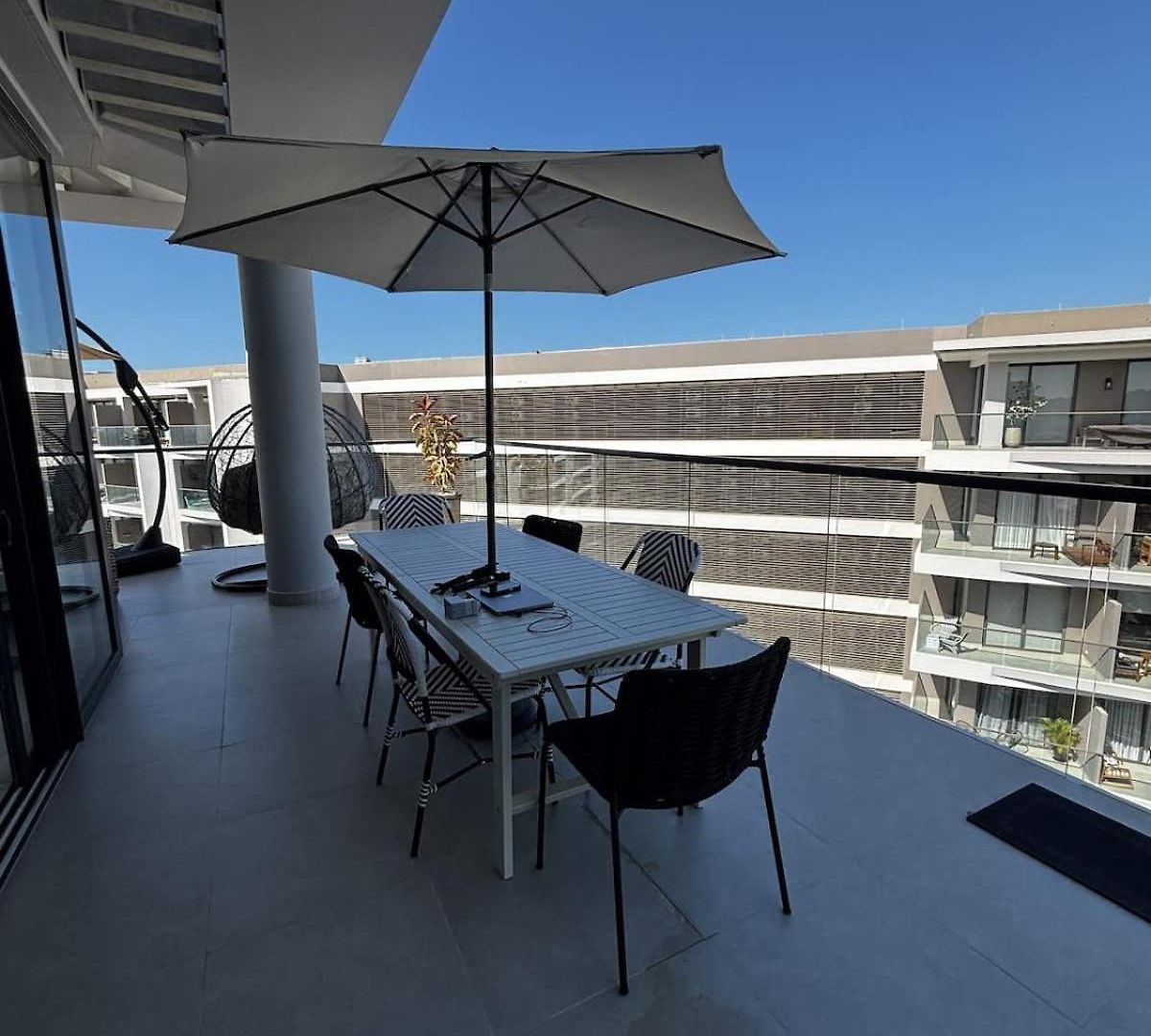 Beachfront Penthouse Spacious, Gym, Pool, 6ppl