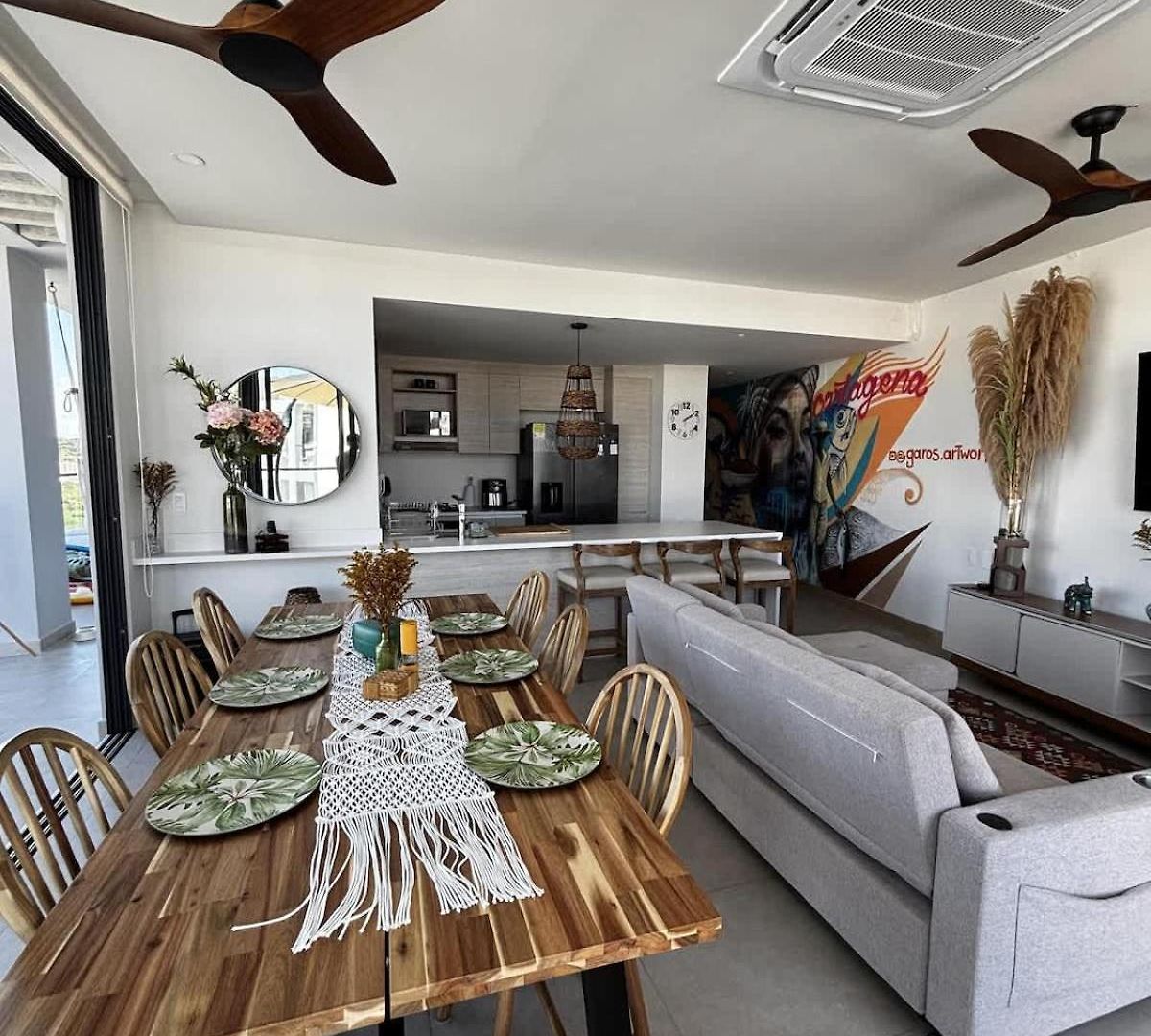 Beachfront Penthouse Spacious, Gym, Pool, 6ppl