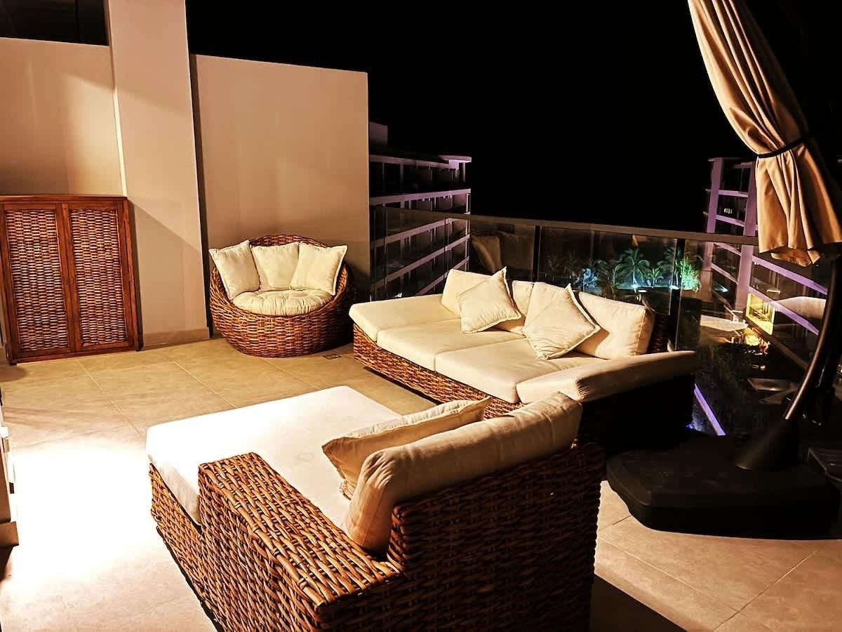 Beachfront Penthouse Spacious, Gym, Pool, 6ppl *