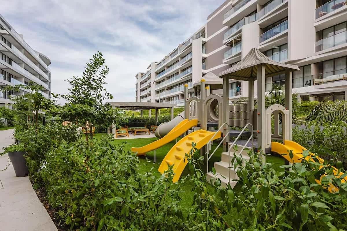 Beachfront Penthouse Spacious, Gym, Pool, 6ppl *