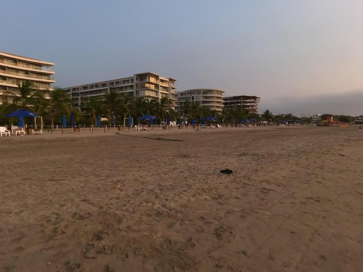 Apartamento Beachfront Penthouse Spacious, Gym, Pool, 6ppl *