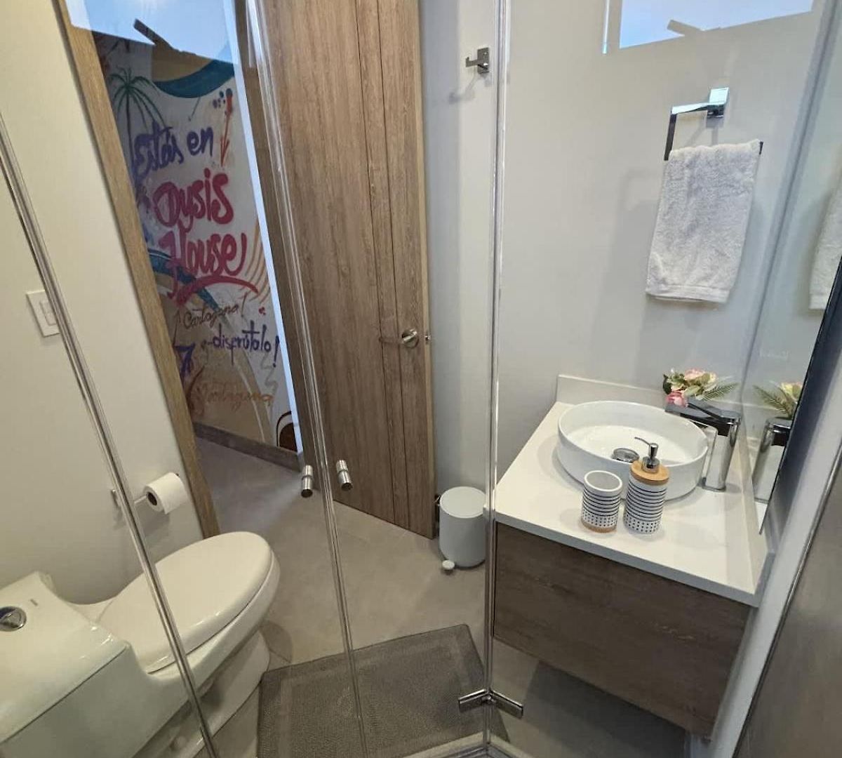 Beachfront Penthouse Spacious, Gym, Pool, 6ppl Apartamento