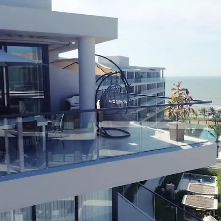 Beachfront Penthouse Spacious, Gym, Pool, 6ppl Apartamento Cartagena