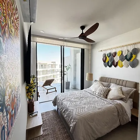 Beachfront Penthouse Spacious, Gym, Pool, 6ppl *