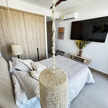 Beachfront Penthouse Spacious, Gym, Pool, 6ppl Cartagena