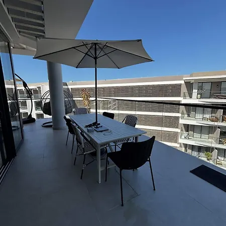 Beachfront Penthouse Spacious, Gym, Pool, 6ppl