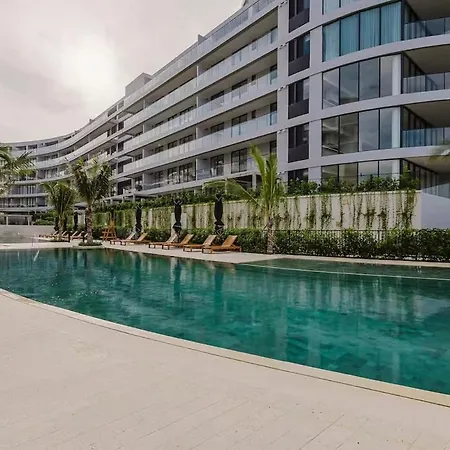 Beachfront Penthouse Spacious, Gym, Pool, 6ppl *