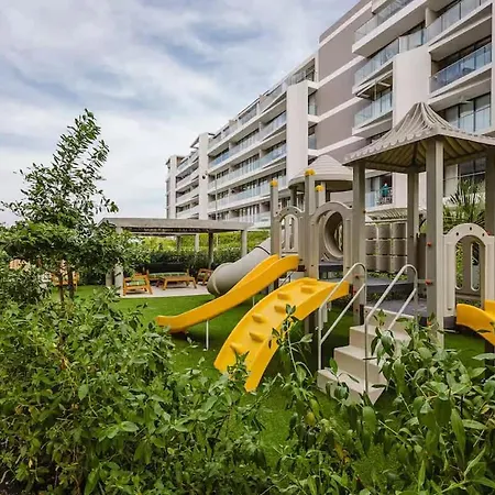 Beachfront Penthouse Spacious, Gym, Pool, 6ppl *