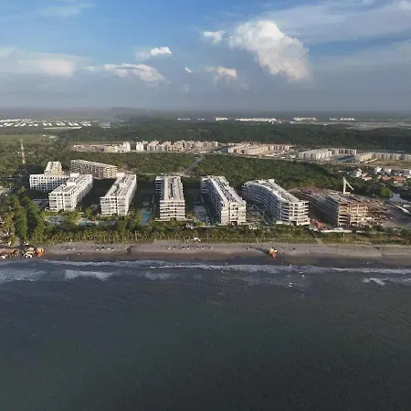 Beachfront Penthouse Spacious, Gym, Pool, 6ppl Cartagena