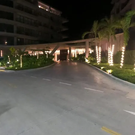 Beachfront Penthouse Spacious, Gym, Pool, 6ppl Apartamento Cartagena