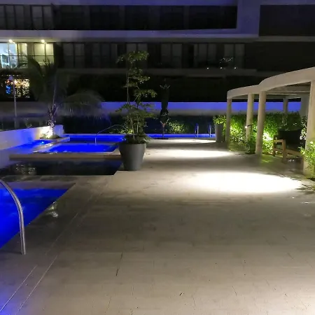 Beachfront Penthouse Spacious, Gym, Pool, 6ppl *