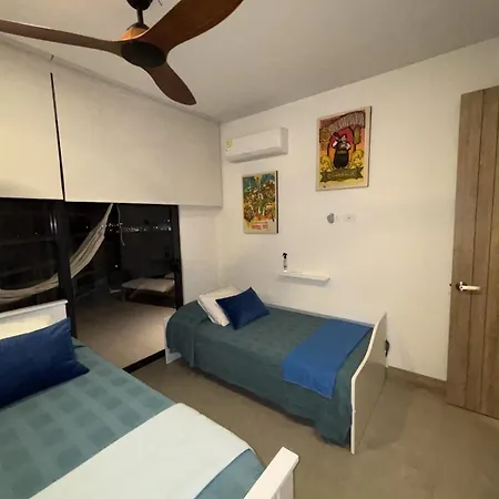 Beachfront Penthouse Spacious, Gym, Pool, 6ppl Apartamento