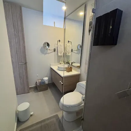Apartamento Beachfront Penthouse Spacious, Gym, Pool, 6ppl *