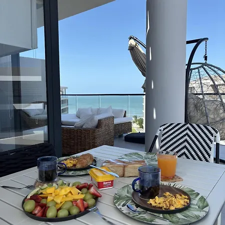 Beachfront Penthouse Spacious, Gym, Pool, 6ppl