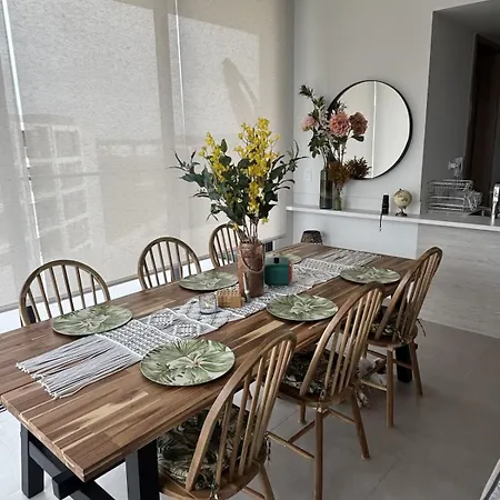 Beachfront Penthouse Spacious, Gym, Pool, 6ppl Apartamento *