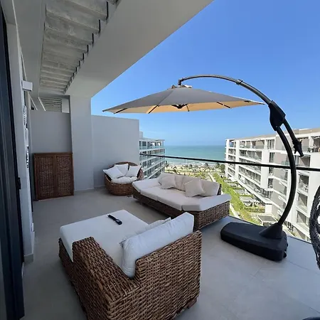 Beachfront Penthouse Spacious, Gym, Pool, 6ppl *